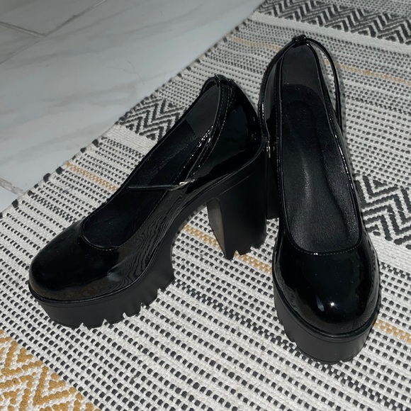 BLACK PUMPS WITH ANKLE BRACELET - Picture 2 of 6